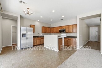 Building Photo - 785 E Desert Moon Trail