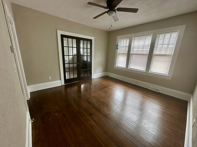 Foto del edificio - 615 Arbutus Ave SE