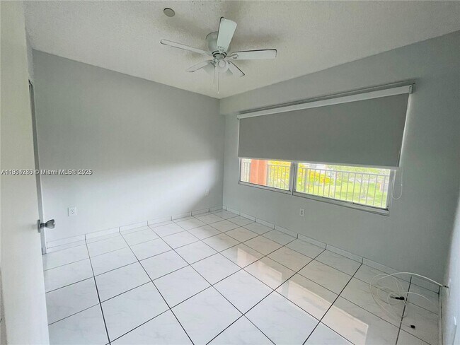 Foto del edificio - 571 SW 141st Ave