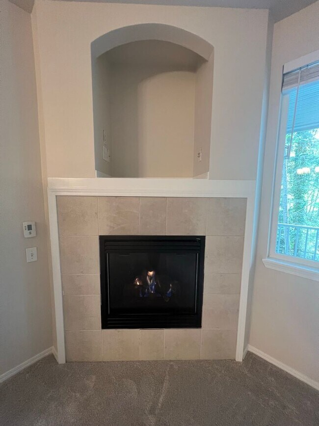 Building Photo - 2 Bed 1.75 Bath Woodlands HOA Condo
