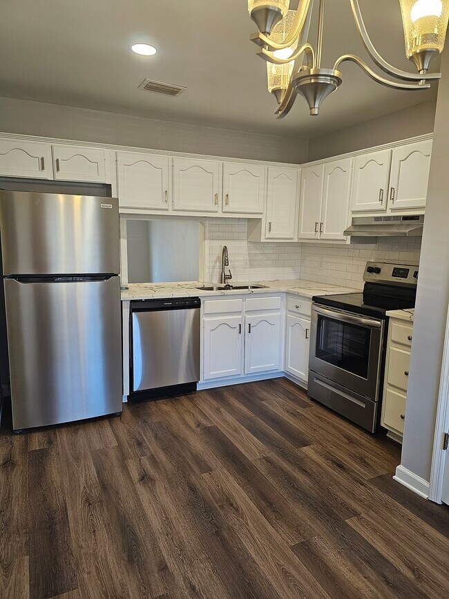 Building Photo - 3511 Wildewood Dr