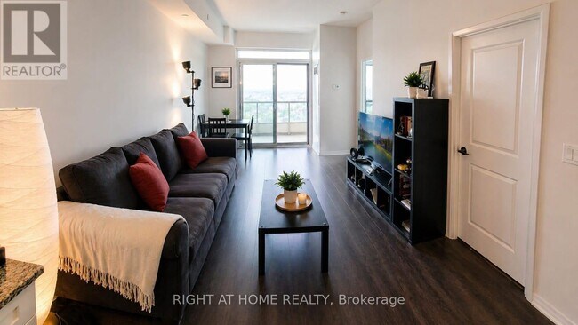 Photo du bâtiment - 9560 Markham Rd