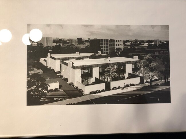 Building Photo - 588 W Hawthorne Plz