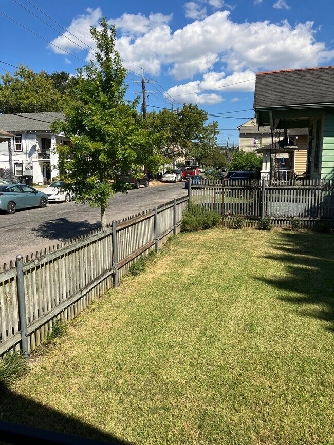 Plenty of street parting - 4636 S Saratoga St