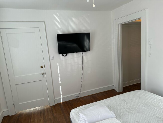 Foto del edificio - 1720 Roseland St