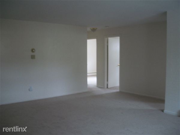 Primary Photo - 404 Winston Ct