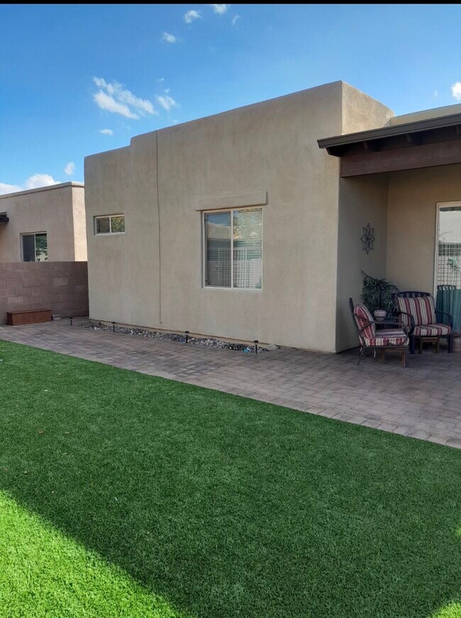 Foto del edificio - 8913 E Lee St