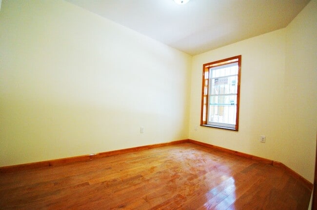 smallest bedroom - 451 51st St