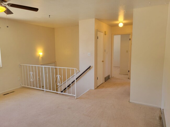 Foto del edificio - 4 Bed 2 Bath Allowing Pets - Available Now! - MileStone RES