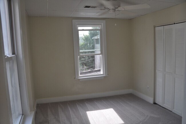 Building Photo - 1328 S Charles St