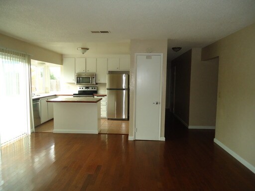 Building Photo - 251 Magill St