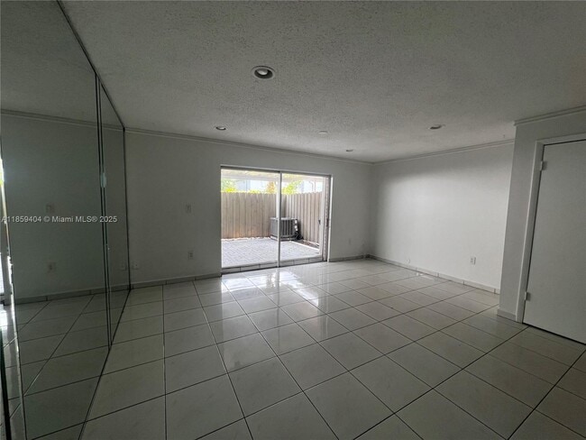 Foto del edificio - 8060 NW 10th St