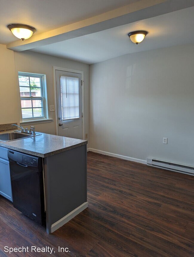 Building Photo - 3 br, 1.5 bath House - 171 S. Washington S...