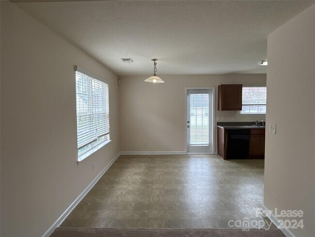 Building Photo - 7011 Bullock Dr
