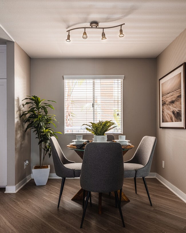 Building Photo - Axiom La Jolla