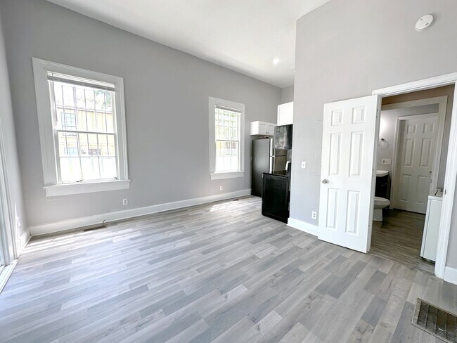 Foto del edificio - 313 E Henry St