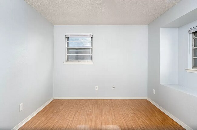 Foto del edificio - Charming 3 Bed 1 Bath Near TAFB! ** $300 O...