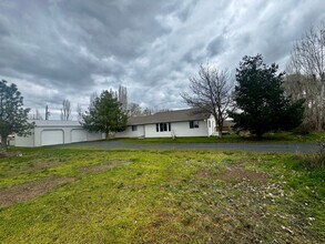 Building Photo - 5639 Rd K NE