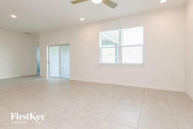 Foto del edificio - 1260 Spokane Pt