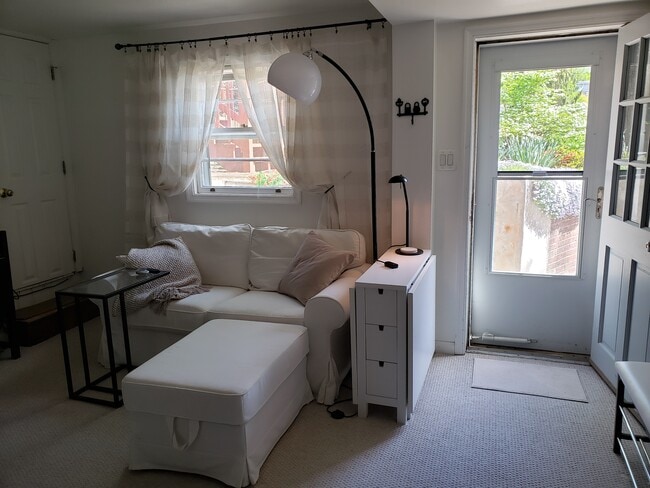 Building Photo - 4633 Clark Pl NW