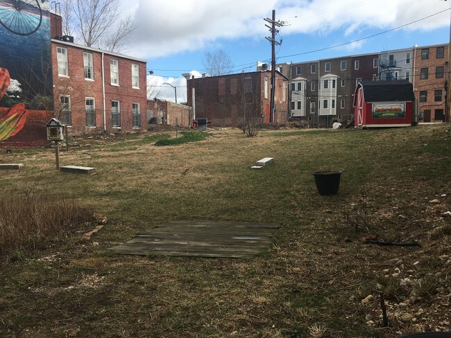 Building Photo - Flats at 2017 St. Paul