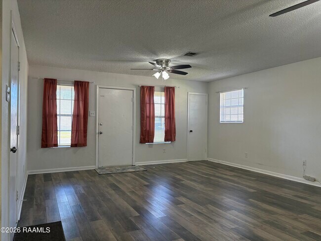 Foto del edificio - 205 Brookwood Cir