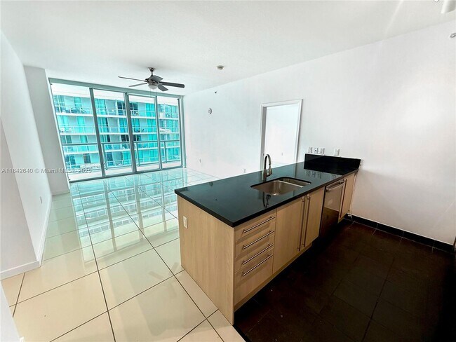 Foto del edificio - 79 SW 12th St