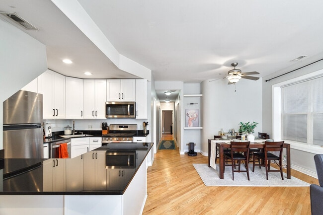 Foto del edificio - 3103 N Oakley Ave