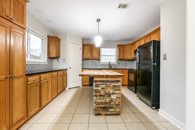 Building Photo - 2995 Wild Berry Dr