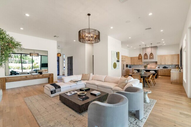 Foto del edificio - Rates Vary: $14,995 - $29,995