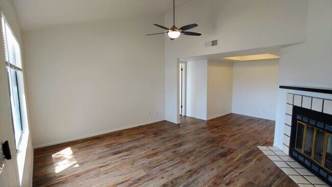 Building Photo - 2160 Resort Way S
