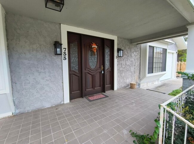 Building Photo - Spacious 3 bedroom, 2 bath home AVAILABLE SOON!