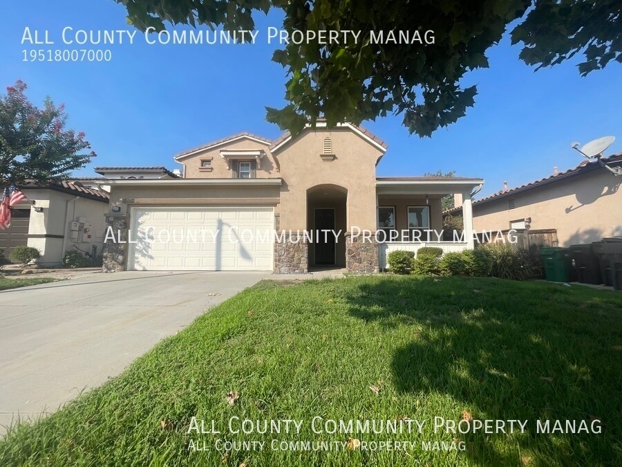 Foto principal - 4 Bed 3 Bath ~ Two Story Home in Murrieta ...