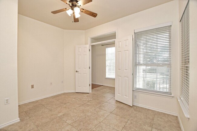 Foto del edificio - 815 Prairie Grass Ln