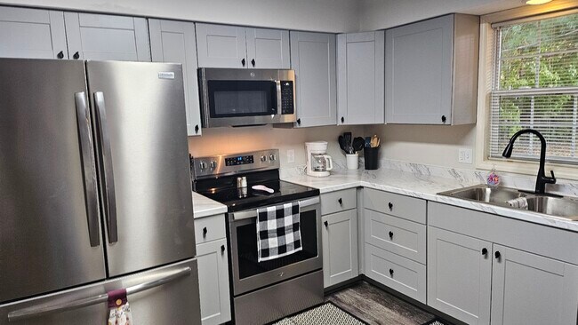 Cocina recién remodelada - 2406 Roxbury Rd