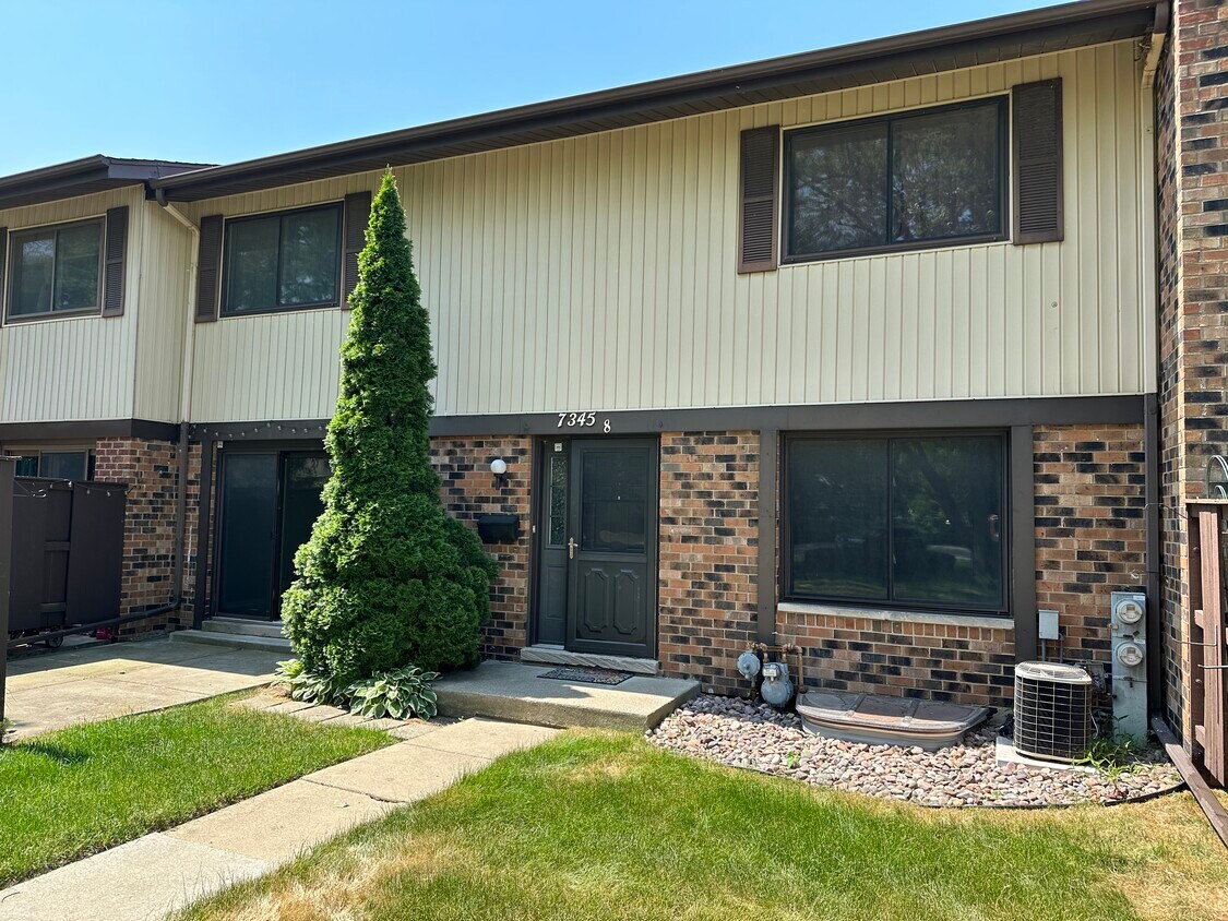 7345 Winthrop Way Unit 8, Downers Grove, IL 60516 Condo for Rent in