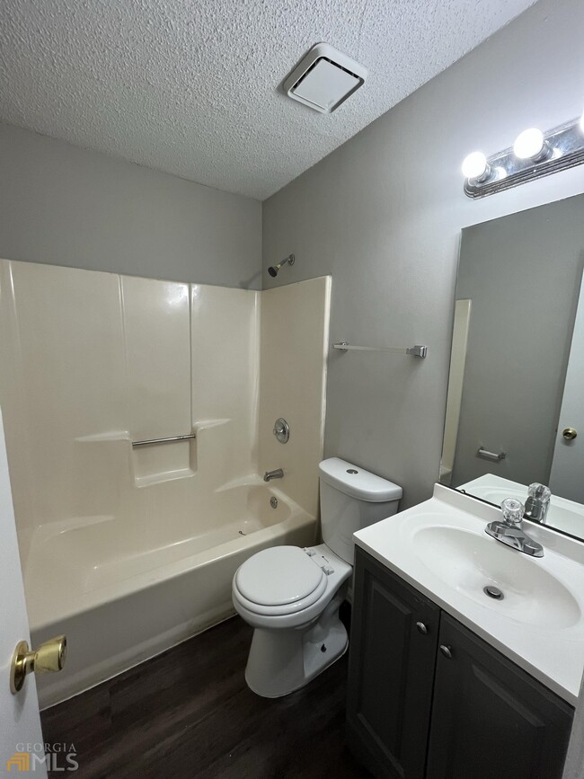 Foto del edificio - 5611 Windwood Rd