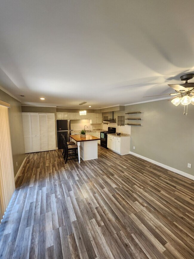 Foto del edificio - Chapel Hill / Finley Forest Townhouse AVAIL