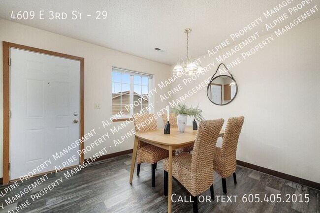 Foto del edificio - 4609 E 3rd St