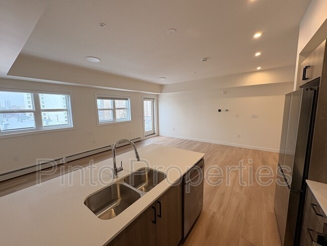 Building Photo - 8615-8108 108 St NW