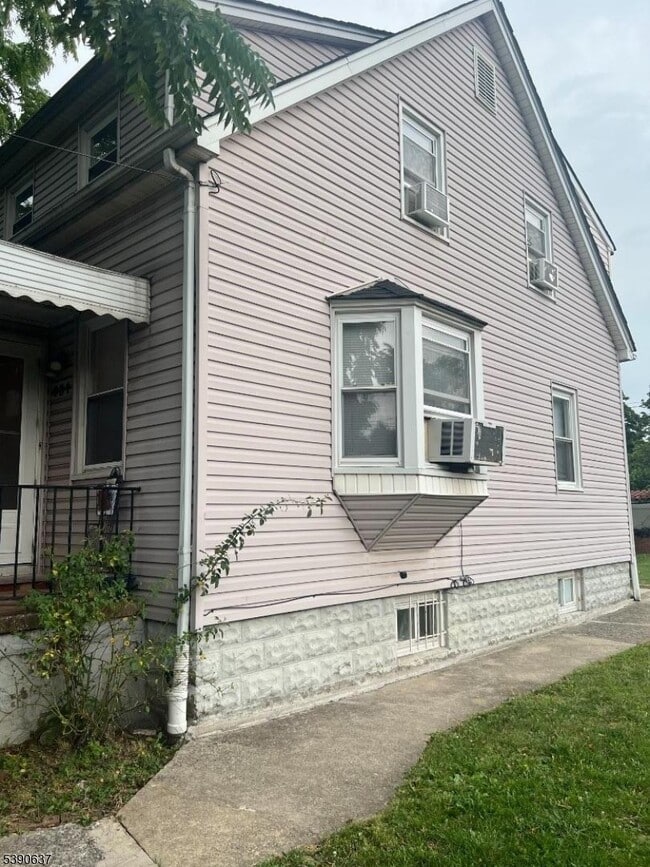 Building Photo - 631 Worth Ave