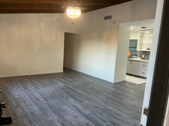 Foto del edificio - 3303 Kirk Rd