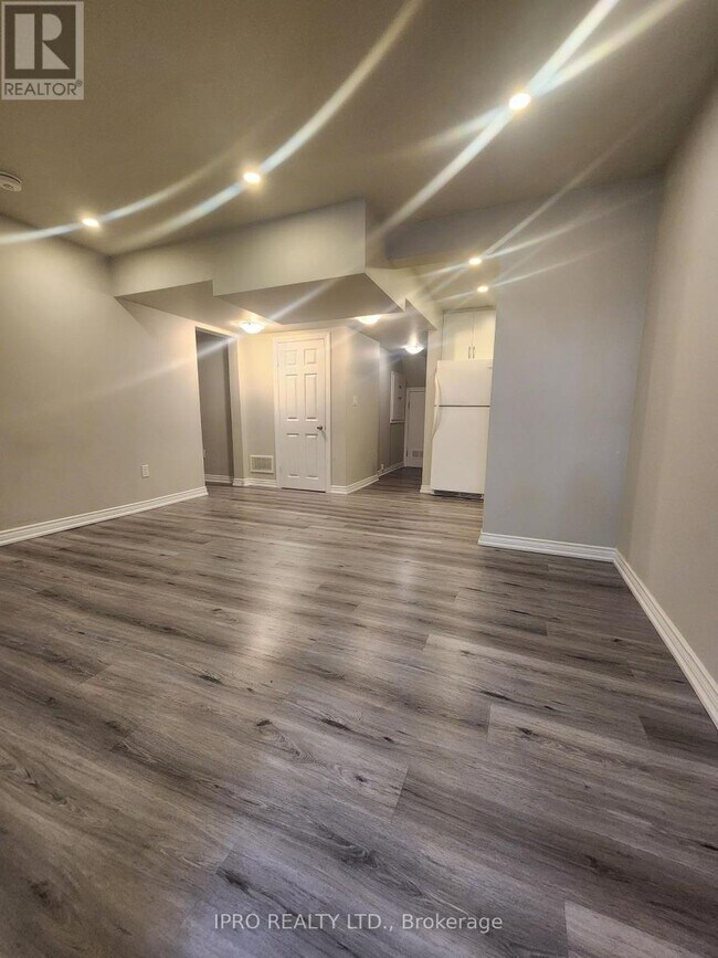 Building Photo - 5853 Whitehorn Ave