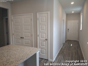 Building Photo - 10111 Tierra Roja