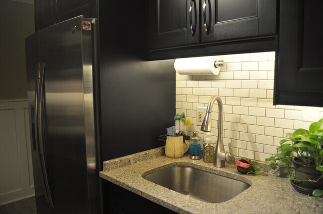 Foto del edificio - 107 S Iris St