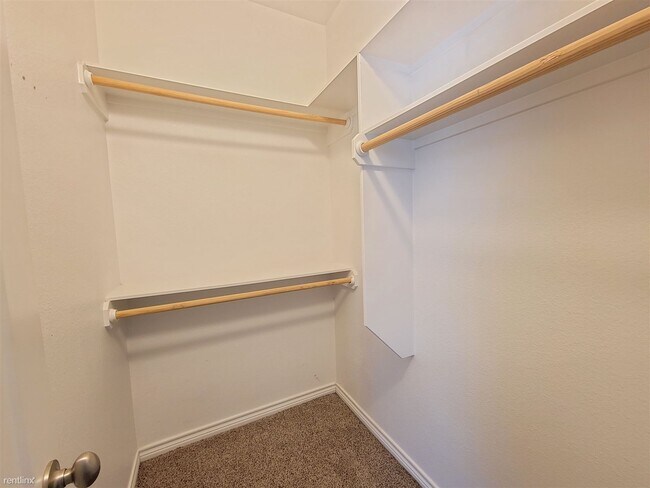Foto del edificio - 4 br, 4 bath 4plex - 4168 Golden Eagle Dr B