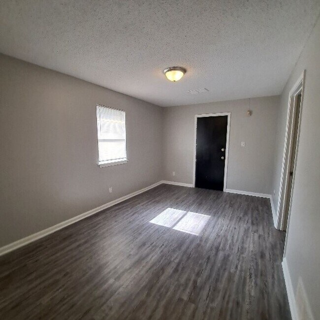 Foto del edificio - 2717 Carnes Ave