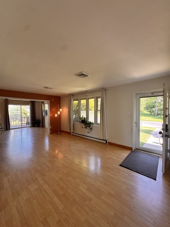 Building Photo - 4902 Creek Dr
