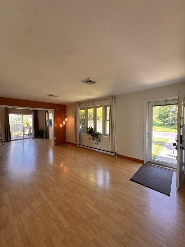 Foto del edificio - 4902 Creek Dr