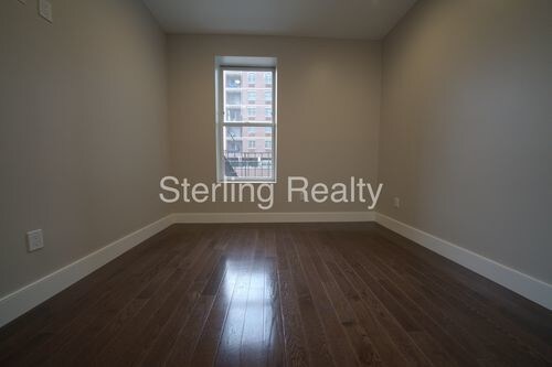 Building Photo - 2724 Hoyt Ave S